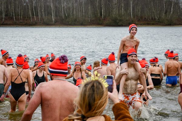 246 deelnemers aan Nieuwjaarsduik 2023 in de Kuilen