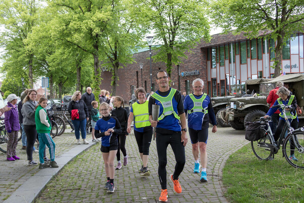 Bevrijdingsvuur na nachtelijke estafette aangekomen in Overloon