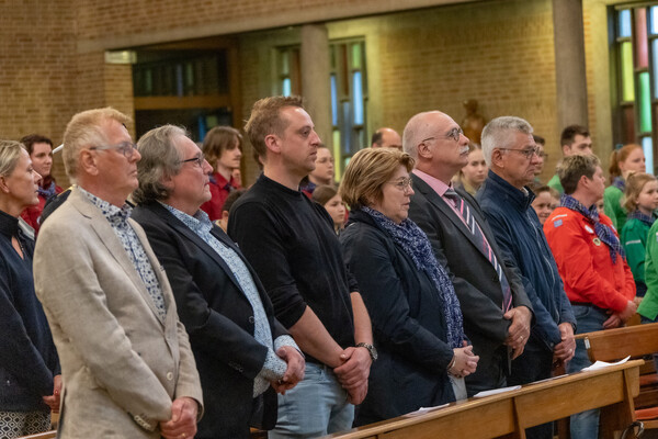 Dodenherdenking in Overloon verplaatst naar binnen vanwege slecht weer