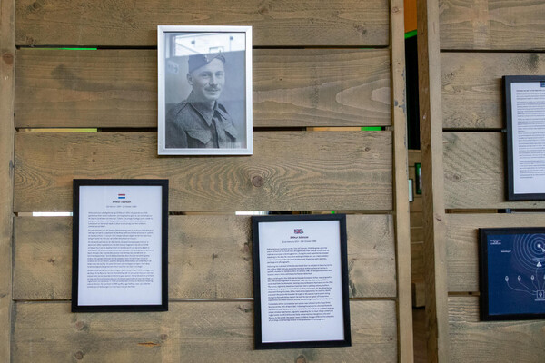 Tentoonstelling over Britse bevrijdingssoldaat Arthur Johnson geopend in Overloon
