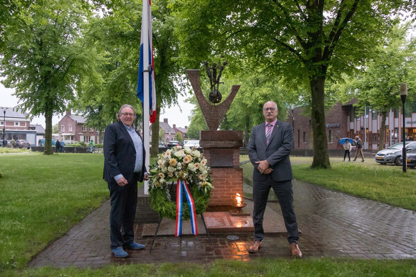 Dodenherdenking in Overloon verplaatst naar binnen vanwege slecht weer