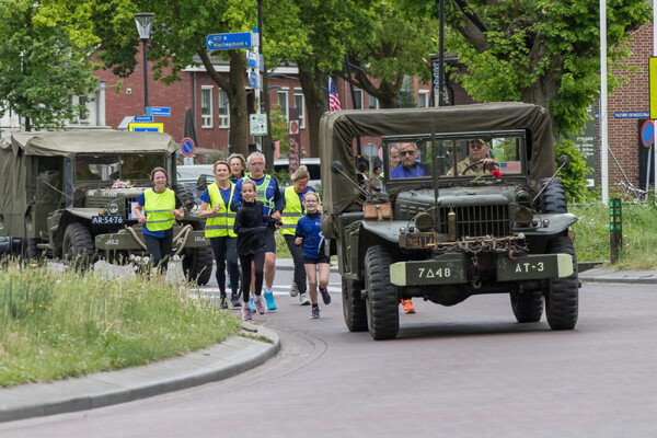 Bevrijdingsvuur na nachtelijke estafette aangekomen in Overloon