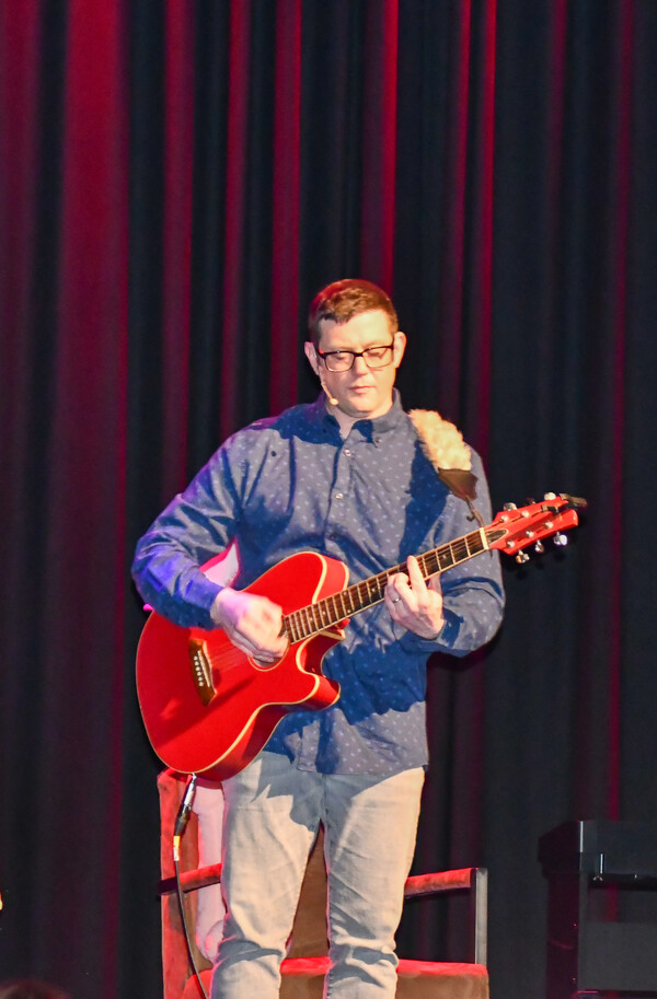 Jan Volleberg uit Wilbertoord bijna klaar voor optreden in Comedy Cafe in Amsterdam