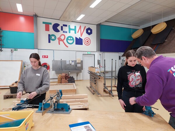 Tweedejaars Metameer bezoeken TechnoPromo Cuijk