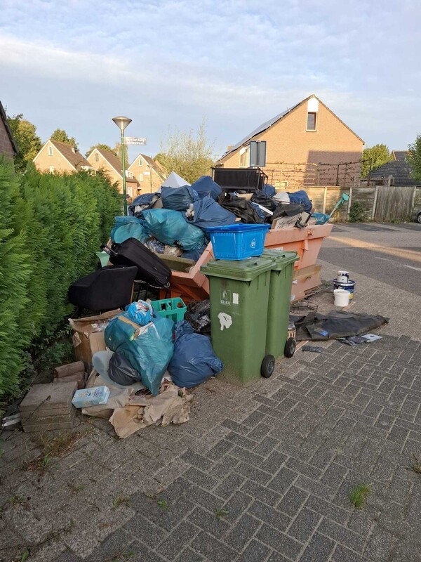 Bouwbak blijft maandenlang staan in Sint Anthonis
