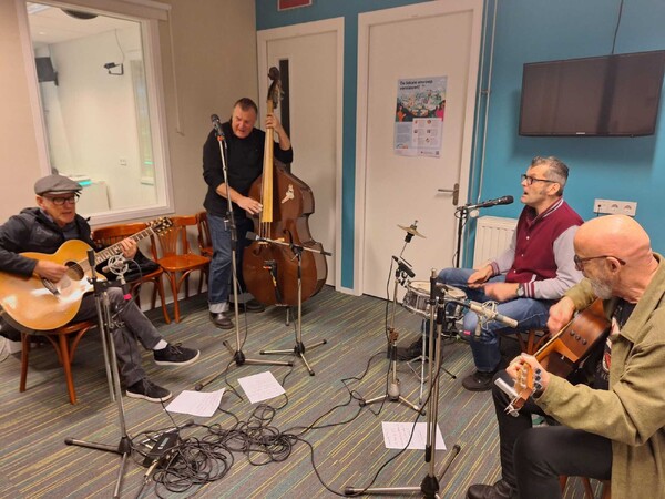 Rockabilly De Eightball Boppers te gast bij Perron 4