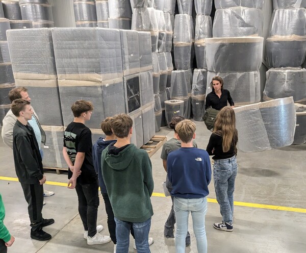 Stevensbeekse leerlingen ontwerpen duurzame plantenbak voor ADEZZ
