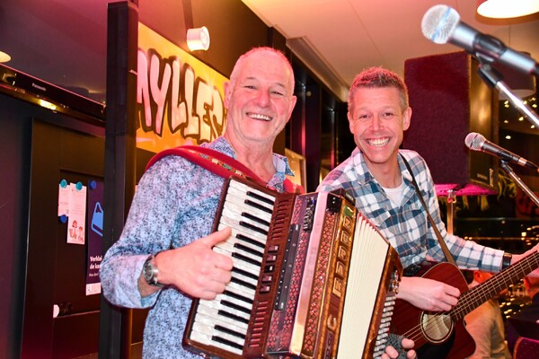 Auwerwets carnavalsmatinee op carnavalsmaandag in Mill