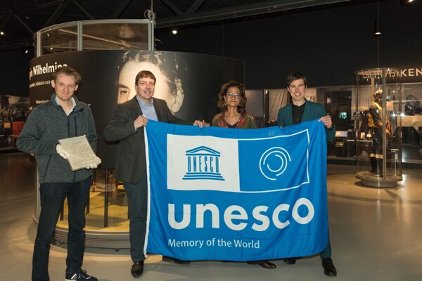 Overhandiging Unesco-vlag Oorlogsmuseum Overloon