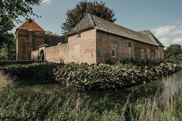Wandeling Kasteel Tongelaar "Planten en hun verhaal"  zondag 25 augustus