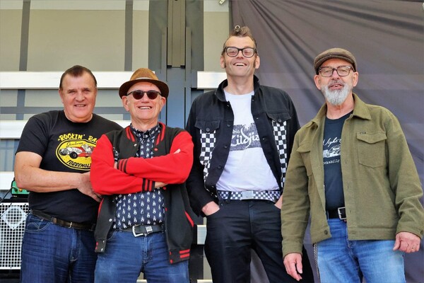 Jubileumeditie Vakantiejaarmarkt Mill met liveoptreden Eightball Boppers