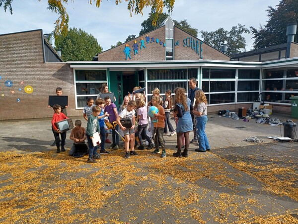 Basisschool  De Schare in Sint Hubert wint E-waste race
