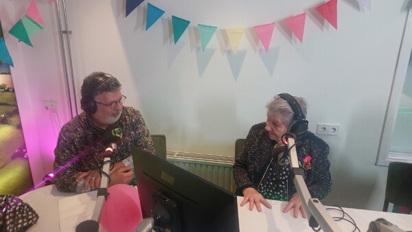 Mientje Wever nam na bijna 30 jaar lokale radio en televisie afscheid
