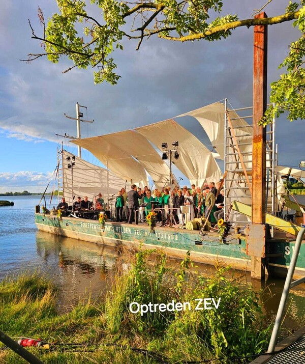 Vocal Group Fusion treedt op tijdens Muziek op de Maas in Vierlingsbeek