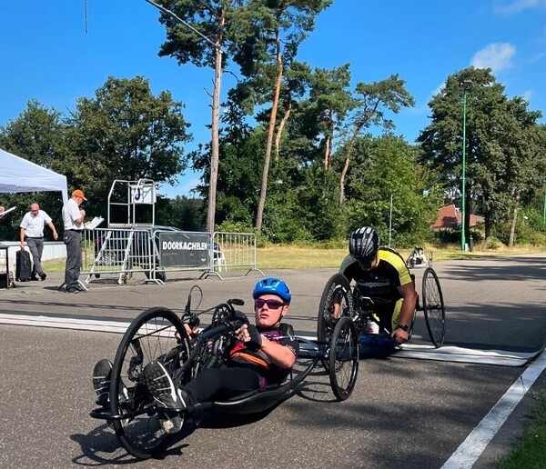 Eerste officiële handbikewedstrijd tijdens Daags na de Tour in Boxmeer