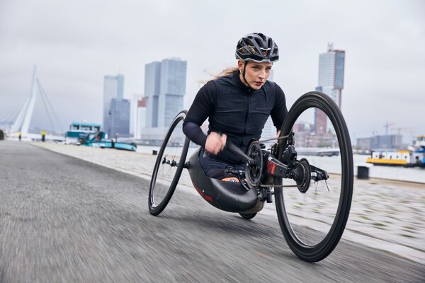 Eerste officiële handbikewedstrijd tijdens Daags na de Tour in Boxmeer