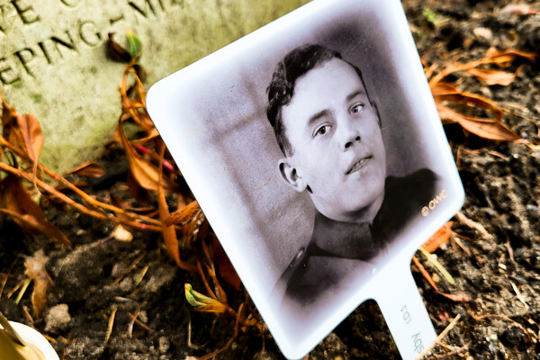 Verhaal van Britse soldaat Hawksby uitgelicht op kerstavond in Overloon: 'Contact met familie is altijd gebleven'