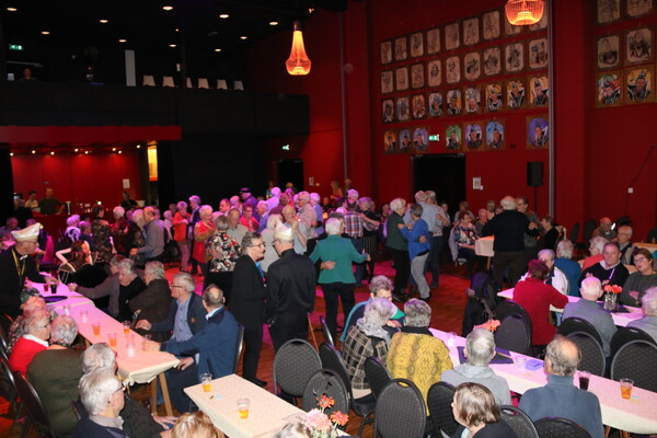 Middag voor alle medioren en senioren in Mill
