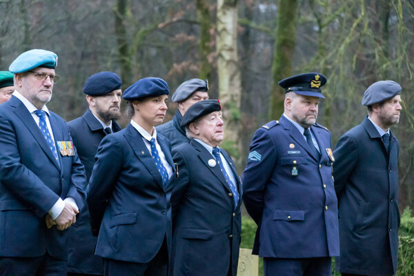 Lichtjes op Oorlogsgraven: Een Jaarlijkse Traditie vol Eerbetoon