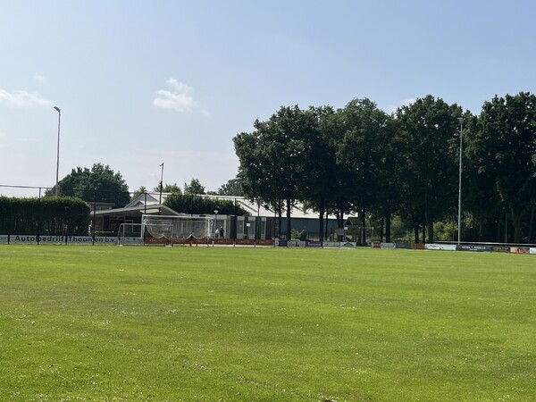 Sportpark De Oude Kamp van voetbalvereniging Gassel waar Harrie Willems al bijna 48 jaar als vrijwilliger werkt. (fofo: Gerjan Cluistra)