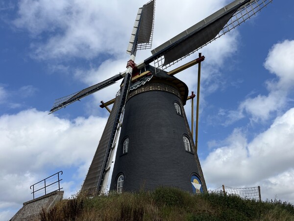 Korenmolen 'De Vooruitgang' Oeffelt (foto: Gerjan Cluistra)