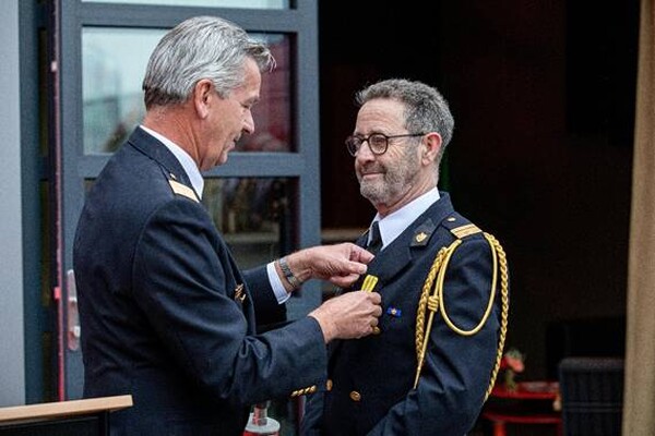 Bronzen Kruis van Verdienste voor Millse brandweerman Wim Janssen