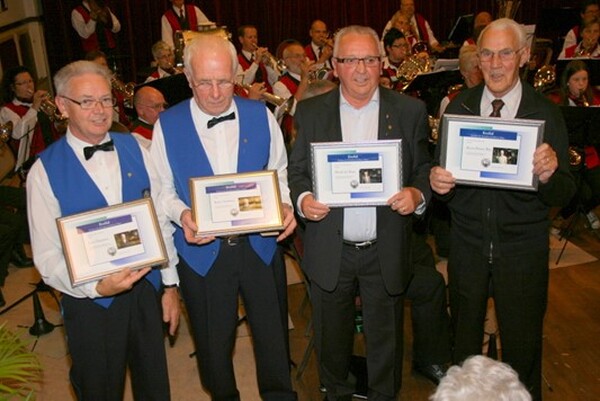 Muziekvereniging Juliana huldigt 11 jubilarissen