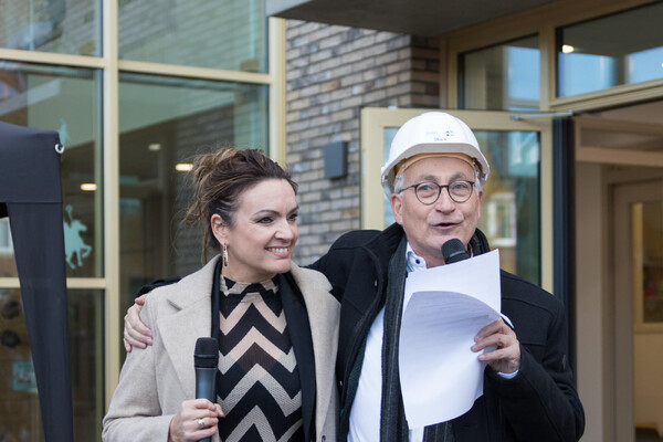 Onthulling nieuwe naam Kindcentrum ’t Loont in Overloon