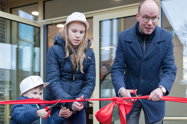 Onthulling nieuwe naam Kindcentrum ’t Loont in Overloon