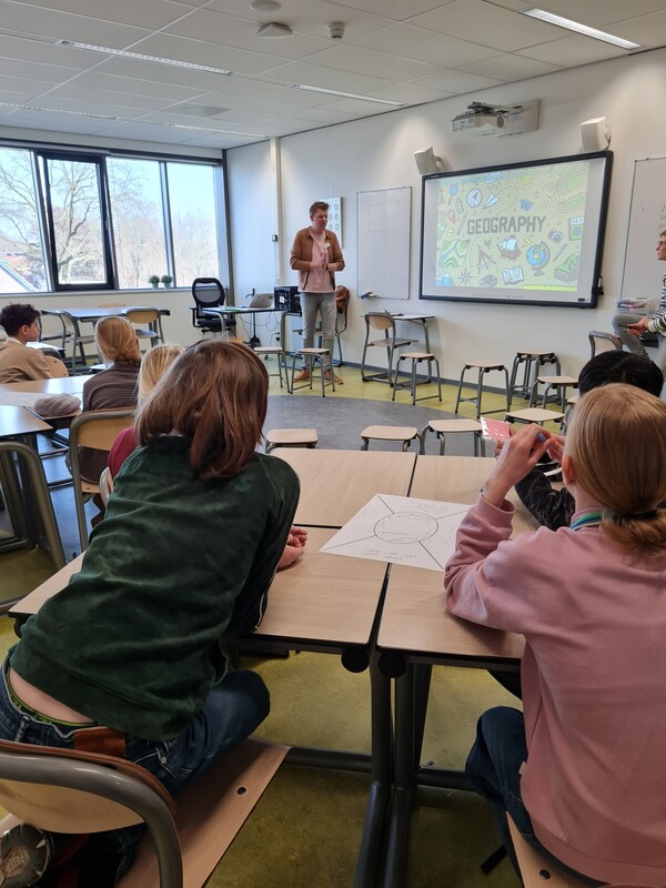 Tweetalig Onderwijs bij Metameer: Proefles voor Groep 8