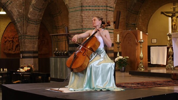 Celliste Hanneke Rouw in Millse kerk