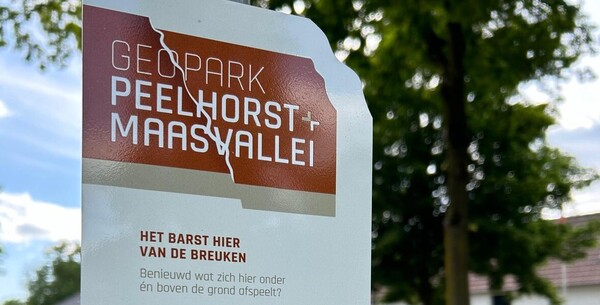 Nieuwe informatiebordjes maken geologische breuken zichtbaar in Land van Cuijk