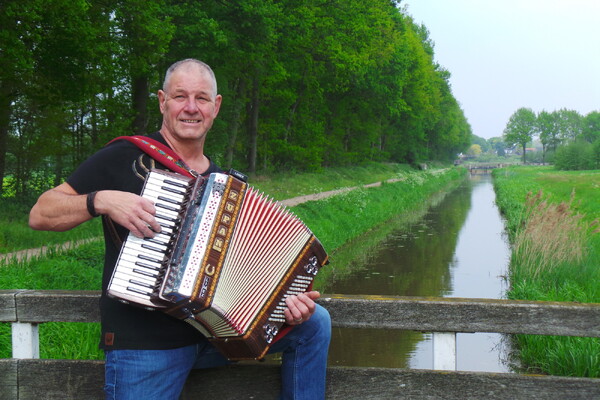 11Plussersmiddag vol muziek, vermaak en gezelligheid voor alle medioren en senioren in Mill