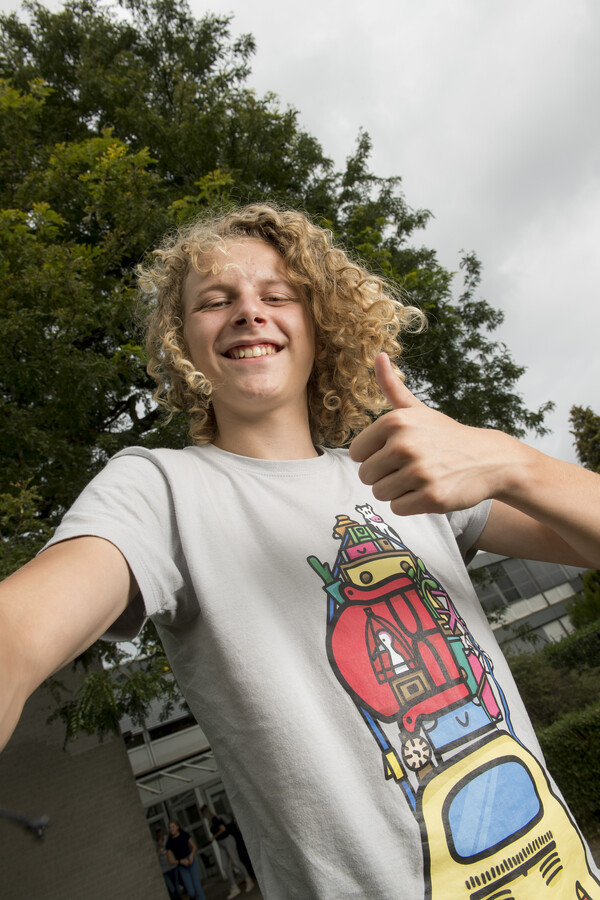 Win met kleurplaat “Unne vremde vogel”
