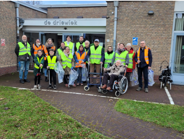 Buurtbewoners ruimen maandelijks zwerfafval op in Boxmeer-Noord
