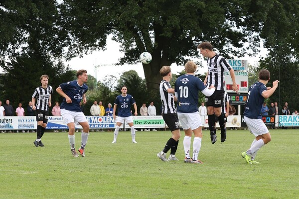 vv Gemert en UDI'19 speelden 3-3 gelijk in een oefenwedstrijd voor de start van het seizoen (Foto: Frans Brzoskowski)