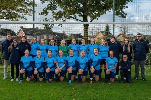 SVO/SJO Vianen - HBV VR2 spelen al in het nieuwe tenue (foto: Marcel Spanjersberg)