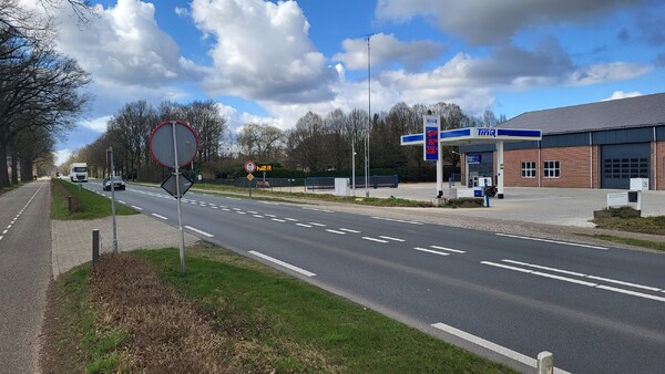 De bewuste uitrit langs de N272. (foto: David van Haren)