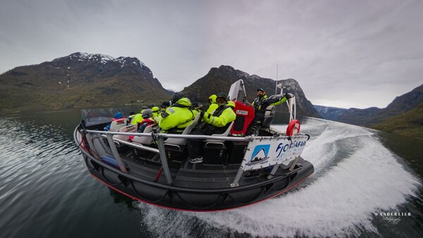 Jeffrey van Lier varend door de fjorden (foto: Jeffrey van Lier)