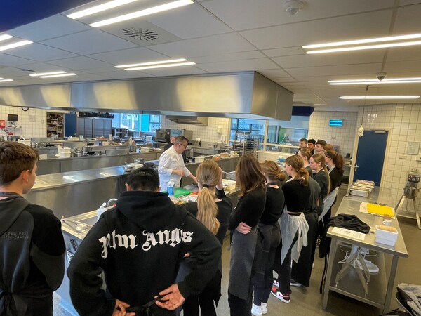 Metameerleerlingen maken lunch voor ouders