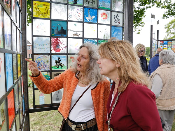 Sint Hubert herdenkt 80 jaar vrijheid met kunstwerk en maaltijd op Bevrijdingsdag