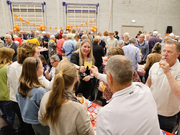 Sint Hubert herdenkt 80 jaar vrijheid met kunstwerk en maaltijd op Bevrijdingsdag