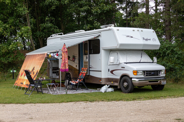 Amerikaanse en oldtimercampers centraal op Camping Schaartven in Overloon