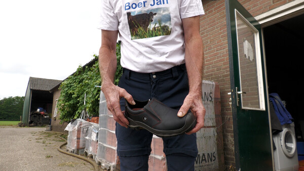 Boer Jan uit Wilbertoord loopt de Vierdaagse op klompschoenen: ‘Pas één keer een blaar gehad’