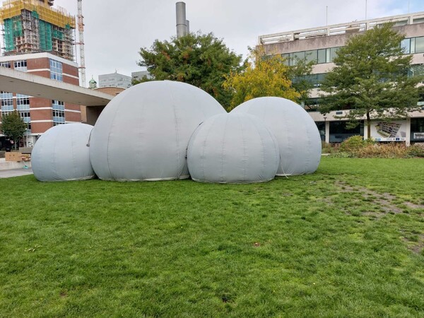 Uniek opblaasbaar museum komt naar Grave met multi-zintuiglijke kunst