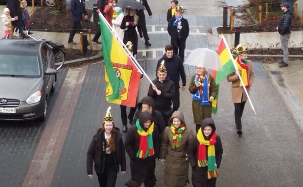 Optocht kindcentrum 't Loont met carnaval 2024 [video]