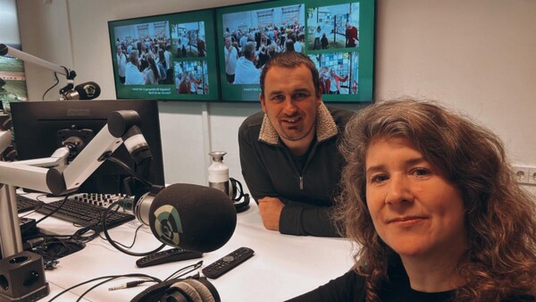 Jullie Ann Janssen in de studio van Omroep Land van Cuijk (selfie: Julie Ann Janssen)