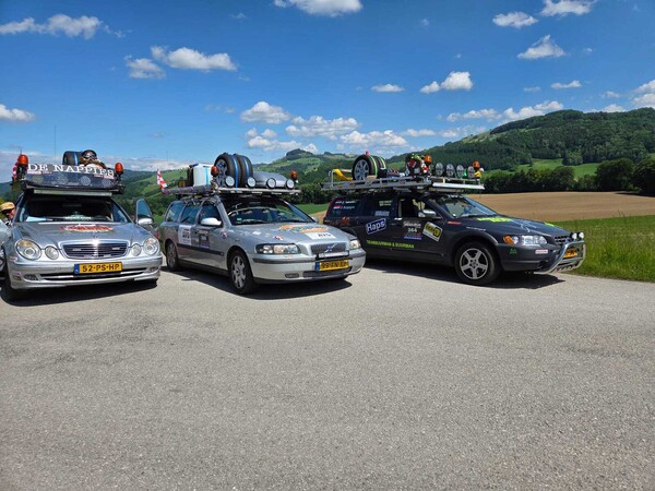 De auto's die meedoen aan de Megarun (foto: John Nabuurs)