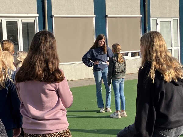 Basisscholen verwelkomen leerlingen Elzendaalcollege-Metameer voor Engelse les