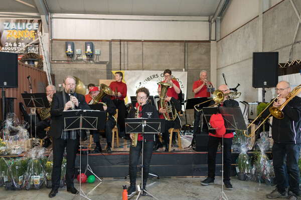 DorpsFestival Overloon: Een Dag vol Vermaak en activiteiten ten behoeve van de Alpe d'HuZes